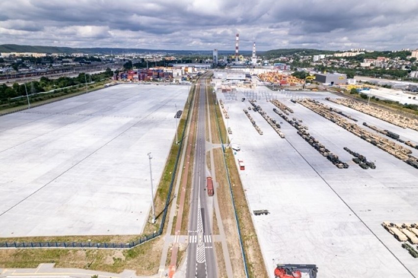 NDI zakończyło budowę placów manewrowo - składowych w Centrum Logistycznym Portu Gdynia