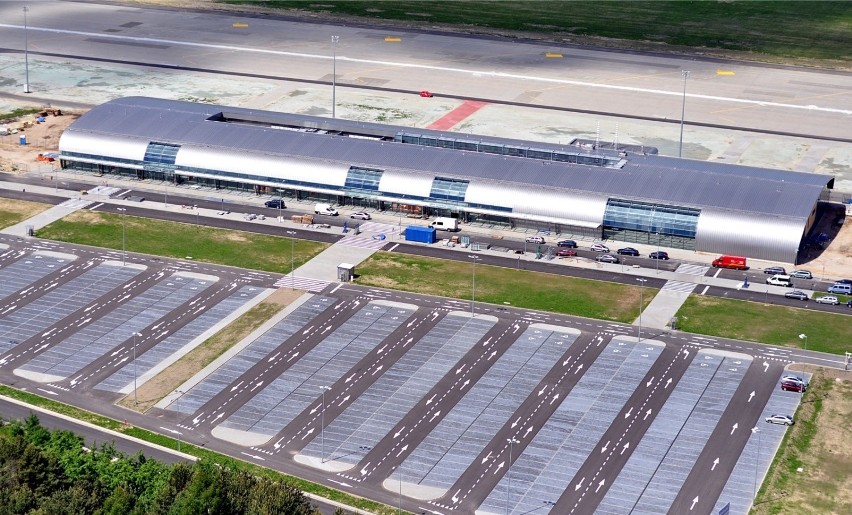 Terminal lotniska w Modlinie.