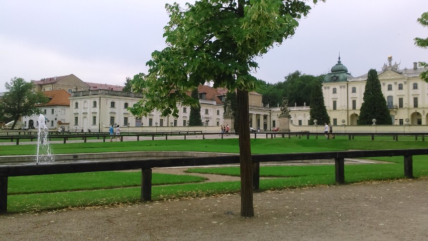 Ławka przed Pałacem Branickich.