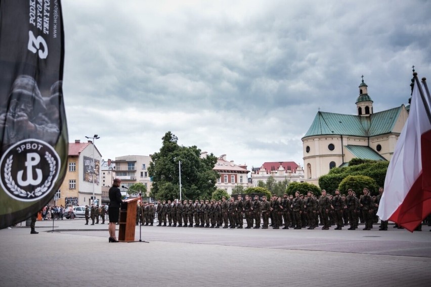 W Rzeszowie odbyła się uroczystość złożenia przysięgi wojskowej przez żołnierzy 3. Podkarpackiej Brygady Obrony Terytorialnej [ZDJĘCIA]