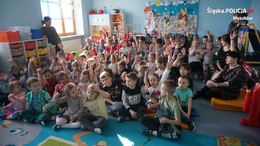 Myszkowska policja odwiedza szkoły i przedszkola w naszym powiecie [ZDJĘCIA]