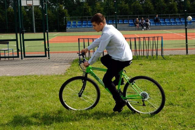 W ramach akcji społecznej "Rowerem po zdrowie. Pomóżmy dzieciom z Pomorza" w powiecie człuchowskim przekazaliśmy nowy rower 13-letniemu Filipowi Chałupczakowi z Kujanek