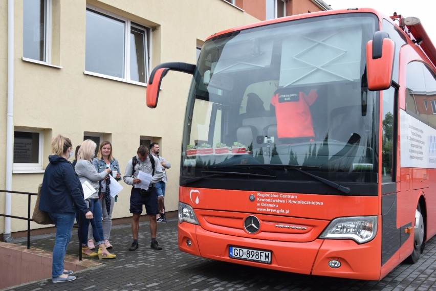 Pruszcz Gdański. Mieszkańcy, żołnierze, strażacy, urzędnicy oddawali krew dla 6-letniej Laury. Takie mają wielkie serca |ZDJĘCIA, WIDEO