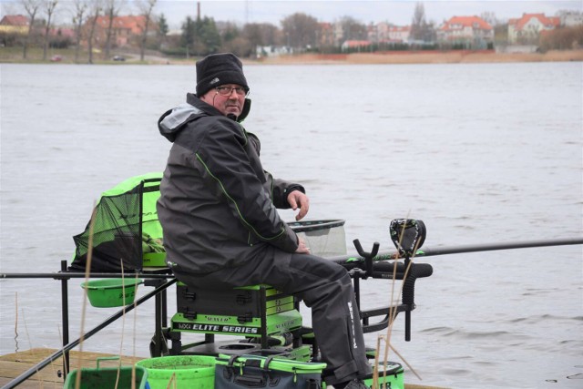 Międzychodzcy wędkarze wzięli udział w pierwszych tegorocznych zawodach wędkarskich Koła PZW w Międzychodzie nad Jeziorem Miejskim (2.04.2023).