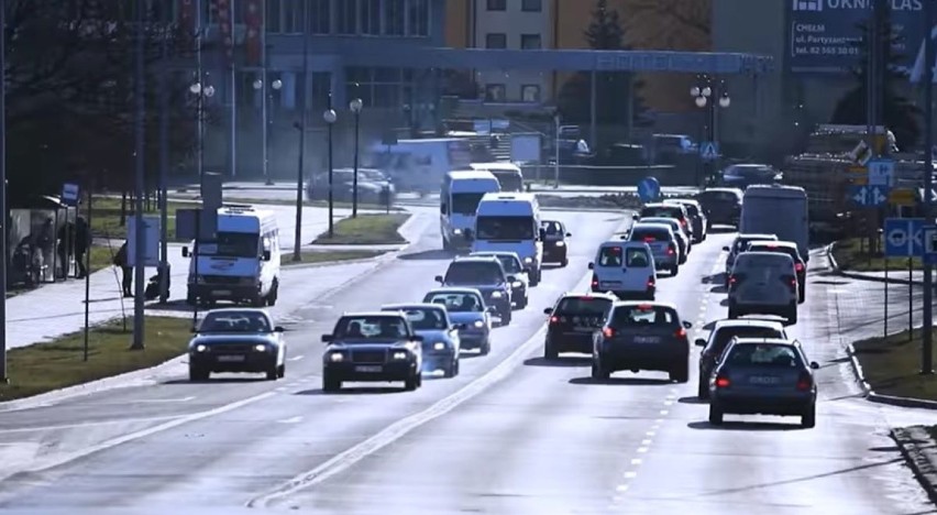 Chełm. Wnioski o odszkodowanie za uszkodzenie auta, po wjechaniu w dziurę na ulicy, można składać online