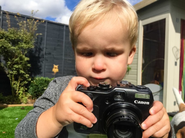 Jak wygląda świat z perspektywy dziecka? Oto zdjęcia 19-miesięcznego fotografa