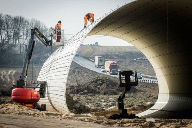 Dla mieszkańców powiatu świeckiego pojawiło się światełko w tunelu. Najpierw wojewoda obiecał im nowe operaty szacunkowe. Teraz GDDKiA obiecuje odszkodowania za fragmenty budynków, które leżą poza granicą inwestycji