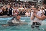 Chrzest Świadków Jehowy 2017 w Atlas Arenie [ZDJĘCIA, FILM]