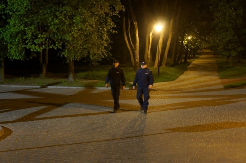 Policja Będzin: stróże prawa czuwają nocą, by było bezpiecznie [ZDJĘCIA]