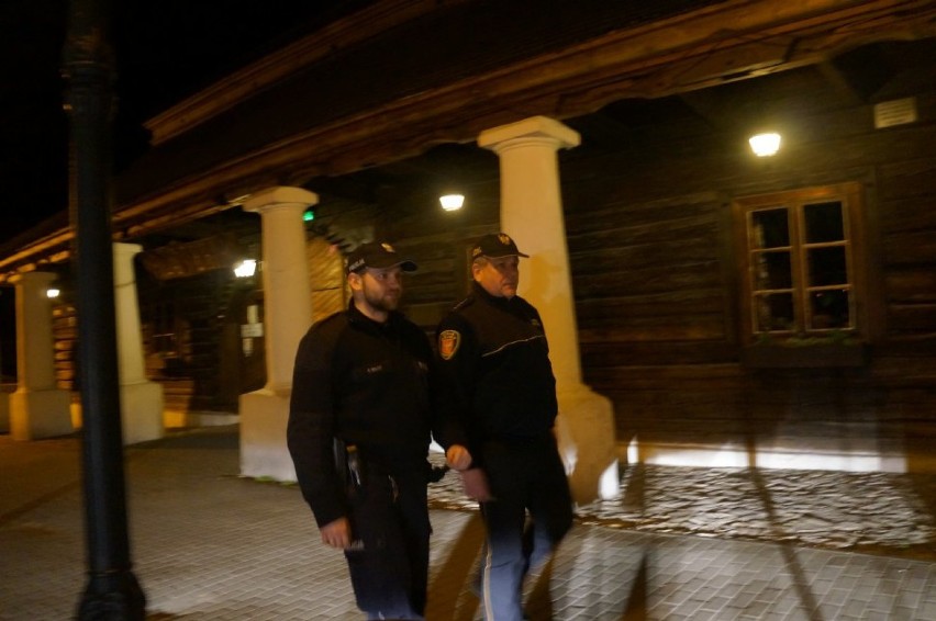 Policja Będzin: stróże prawa czuwają nocą, by było bezpiecznie [ZDJĘCIA]