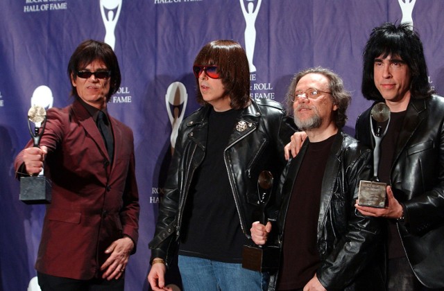 Mark Ramone i Ramones podczas wprowadzenia do Roll Hall of Fame.