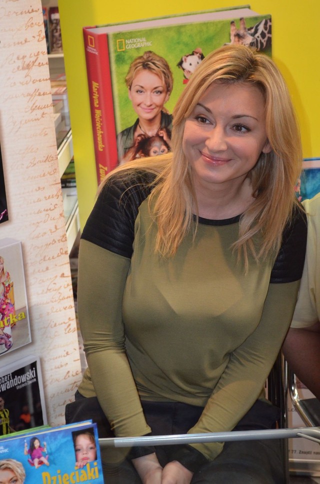 Martyna Wojciechowska z uśmiech promowała swoje książki podr&oacute;żnicze. Fot. Weronika Trzeciak