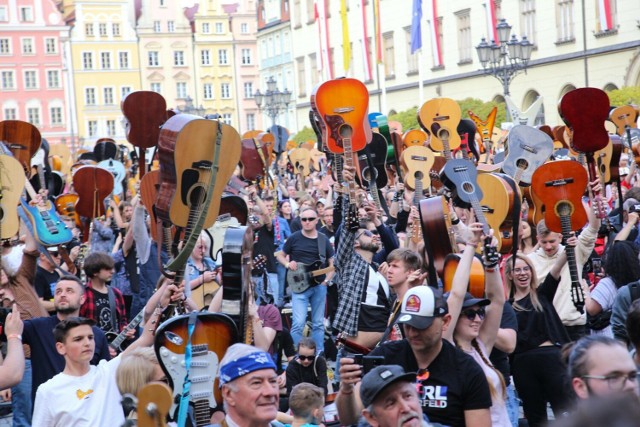 Gitarowy Rekord Świata we Wrocławiu to jedno z najbardziej widowiskowych wydarzeń muzycznych organizowanych w Polsce.