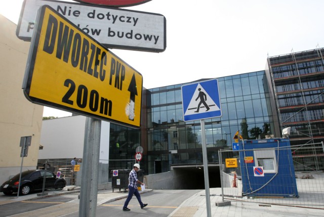 Budowa dworca w Sopocie rozpoczęła się w 2013 r. Urzędnicy daty otwarcia obiektu jeszcze nie podają