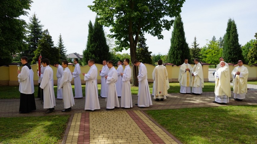 Łęg Tarnowski. Święcenia diakonatu przyjęło siedmiu alumnów tarnowskiego seminarium [ZDJĘCIA]