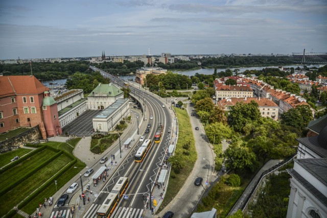 Najdroższe ulice w Warszawie 2022. Gdzie mieszkańcy stolicy zapłacą najwięcej za metr kwadratowy mieszkania? Okazuje się, że minimalna kwota, jaką trzeba wydać na m2 nieruchomości to 20 tys. zł. To sporo więcej niż warszawska średnia. Analitycy z SonarHome przygotowali ranking ulic, przy których znajdują się najdroższe w stolicy nieruchomości. Kliknijcie w zdjęcie, aby przejść do przeglądu TOP 8 najdroższych ulic w Warszawie.