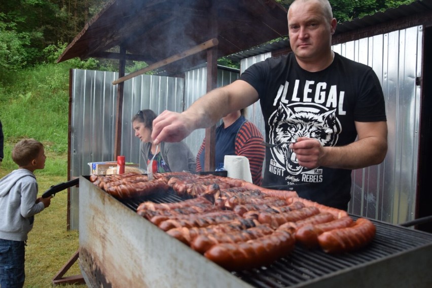 Twardziele o miękkich sercach z Miastka zorganizowali Dzień Dziecka w Słosinku