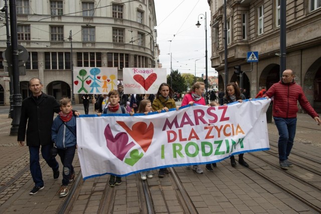 Marsz dla Życia i Rodziny 2021 w Bydgoszczy. Zdjęcia z wydarzenia zamieszczamy w galerii