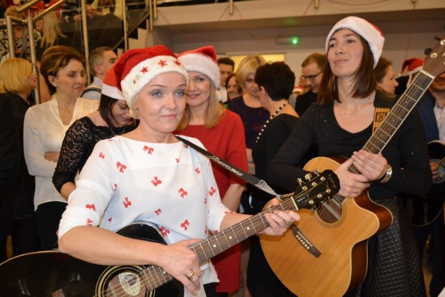 Koncert charytatywny w Kiełpinie odbył się pod hasłem "Dobro powraca". Wzięły w nim udział tłumy mieszkańców Kiełpina i okolic.