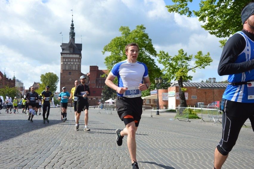 PZU Gdańsk Maraton 2015. Zawodnicy na Targu Węglowym [ZDJĘCIA, WIDEO]