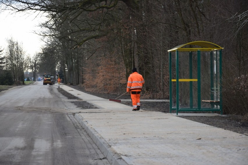 Trwa rozpoczęta w grudniu budowa chodnika w Nowym Dworze -...