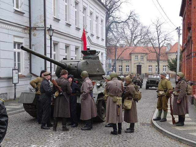 To była żywa lekcja historii na rynku - „Wypędzenie niemieckiego okupanta Gostyń 1945”