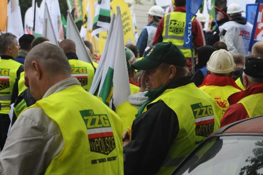 Górnicy demonstrowali przed sejmem 1 października 2014