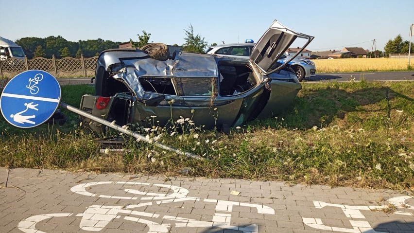 Lubliniec: poważny wypadek Gwoździanach. Kierowca prawdopodobnie zasnął za kierownicą i dachował