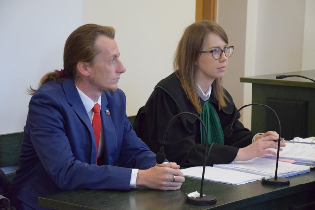 Sąd w Kaliszu. Andrzejewski żąda pieniędzy od miasta