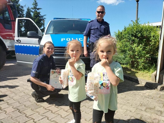 Mundurowi uczestniczyli w spotkaniach zorganizowanych w przedszkolu im. Króla Maciusia Pierwszego w Poddębicach, Szkole Podstawowej w Dalikowie oraz Zespole Przedszkolnym w Wartkowicach