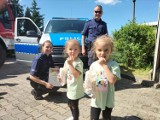 Dzień Dziecka z poddębickimi policjantami. Funkcjonariusze odwiedzili kilka placówek oświatowych ZDJĘCIA