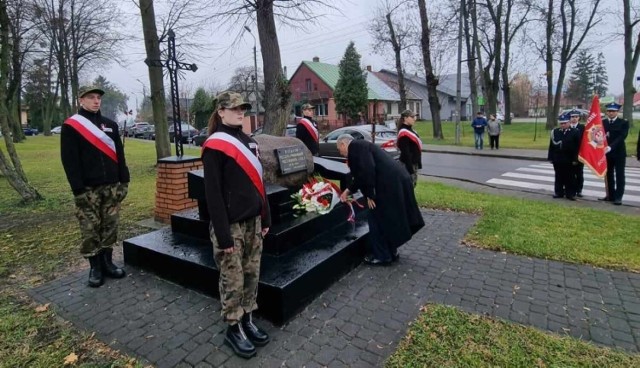 W uroczystościach w Siedliszczu uczestniczył prof. Jozef Zając senator RP, który złożył wiązankę pod pomnikiem.