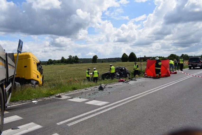Tragiczne wypadki na skrzyżowaniu dróg wojewódzkich 212 i 236. Zbudują rondo? (zdjęcia)
