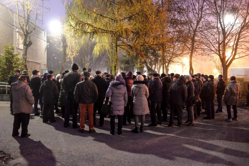 Protest mieszkańców przed siedzibą Lokatorsko-własnościowej...
