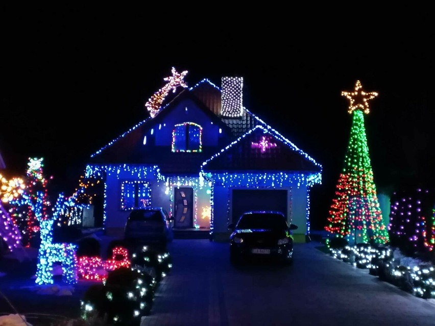 Dom w miejscowości Święte koło Radymna zdobi ponad 60 tysięcy światełek [ZDJĘCIA]