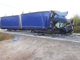 STRAŻACY W AKCJI: W autokar z powiatu wiozący pielgrzymów do Częstochowy uderzył samochód ciężarowy [ZDJĘCIA]
