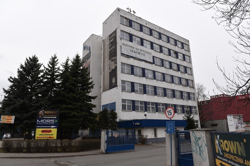Budynek A Wyższej Szkoły Biznesu przy ul. Zielonej 27....