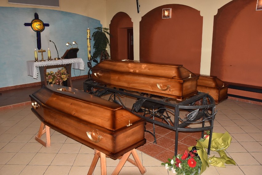 Malbork. Niecodzienny pogrzeb na Cmentarzu Komunalnym. Spoczęły tam szczątki osób pochowanych wcześniej za Szpitalem Jerozolimskim