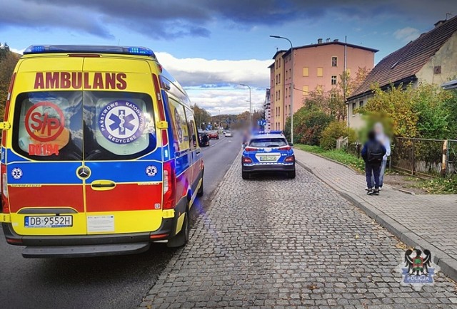 Potrącenie kobiety na Podzamczu w Wałbrzychu. 39-latka w szpitalu