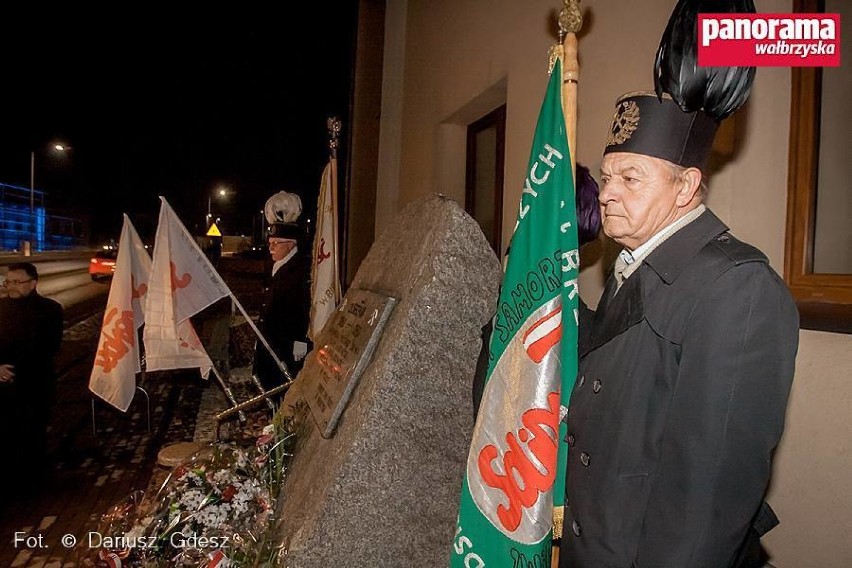 W Wałbrzychu 13 grudnia złożono kwiaty pod pomnikiem przy ul. Wysockiego
