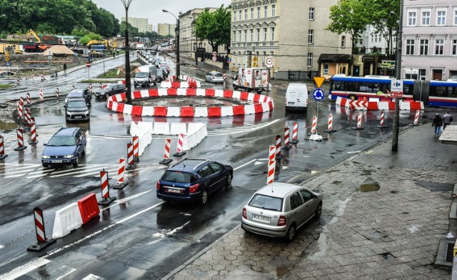 Drogowcy wprowadzili tymczasowy ruch na Kujawskiej,  Wojska  Polskiego, Solskiego, Bernardyńskiej i Toruńskiej. Miasto stanęło w  korkach...