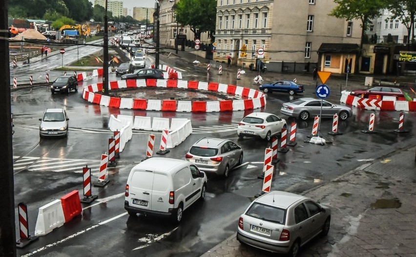 Drogowcy wprowadzili tymczasowy ruch na Kujawskiej,  Wojska...