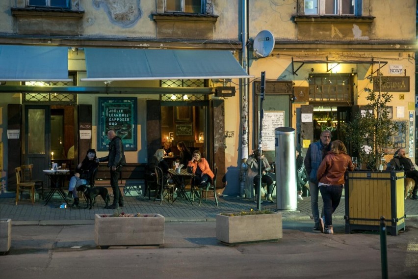 Kraków. Park Kulturowy na Kazimierzu i Stradomiu. Radni wprowadzili ograniczenia. Ogródki kawiarniane będą zamykane przed północą