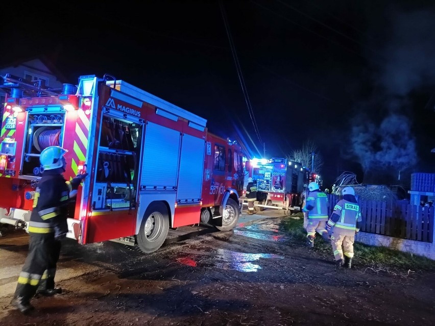 Pożar budynku gospodarczego w Sosnowicach, w gminie Brzeźnica