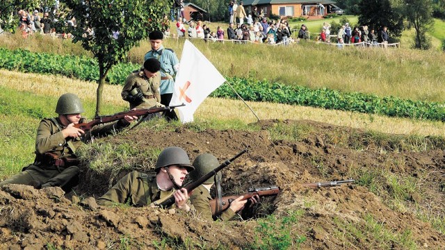 Ubiegłoroczną rekonstrukcję rejestrowały kamery. Zdjęcia wykorzystano w filmie