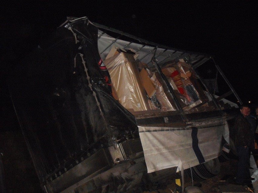 Na obwodnicy Żyrardowa zderzyły się dwa samochody ciężarowe
