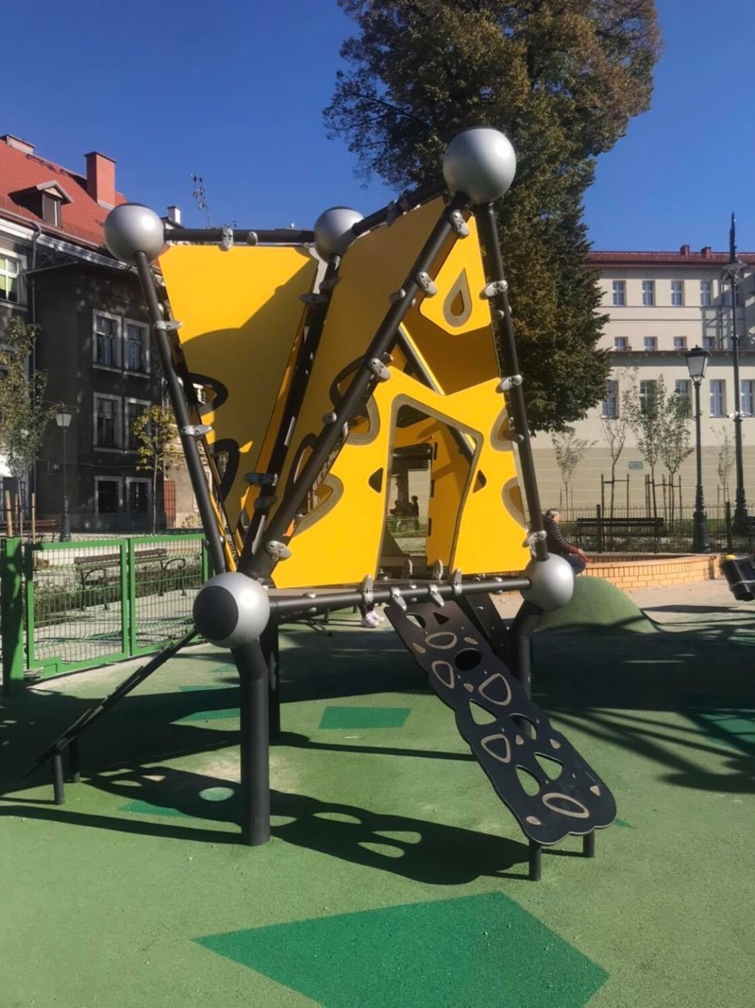 Oto najładniejszy i najfajniejszy plac zabaw w Wałbrzychu....