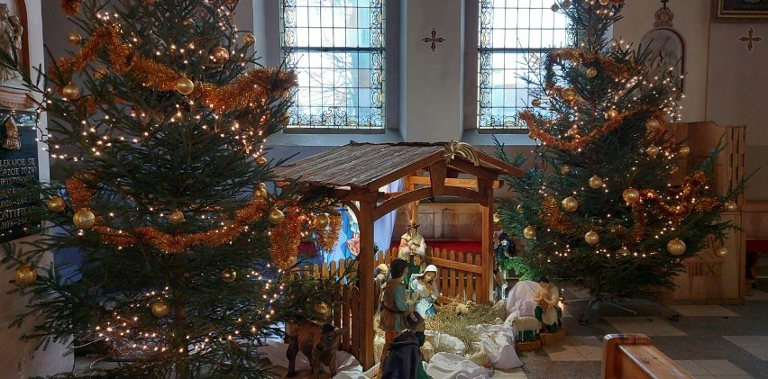 Uczniowie z Szkoły Podstawowej w Siedlcu przygotowali dekoracje w miejscowym kościele