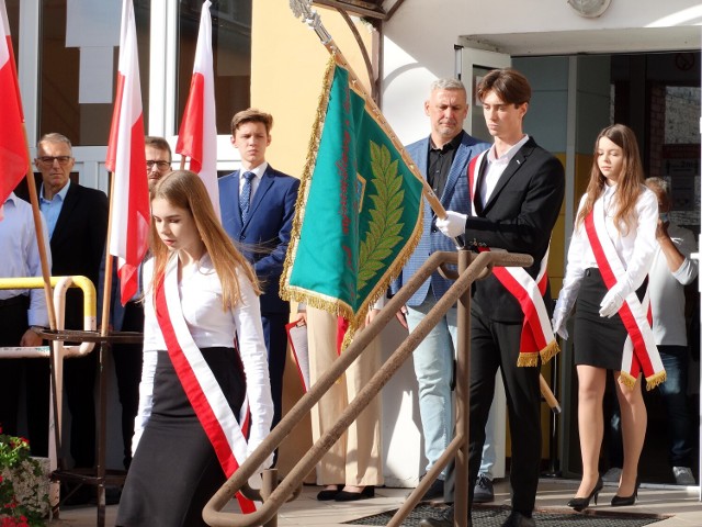 Szkołę odwiedzili m.in. płk. dypl. pil. Piotr Saniuk - dowódca Garnizonu Inowrocławskiego i cz. p.o. dowódcy 1. Brygady Lotnictwa Wojsk Lądowych, płk. pil. Mateusz Szymański - zastępca dowódcy 56. Bazy Lotniczej w Inowrocławiu, ppłk. Robert Świerczyński - reprezentant Regionalnego Centrum Informatyki w Bydgoszczy oraz ppłk. Janusz Łyżeń - Wojskowy Komendant Uzupełnień w Inowrocławiu