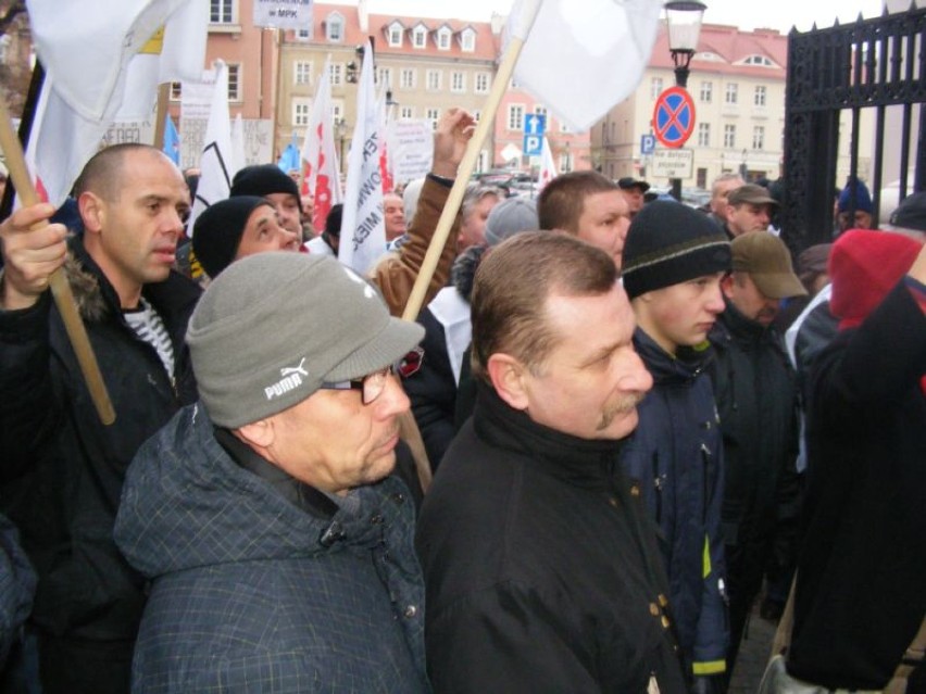 Protest pracowników MPK na placu Kolegiackim